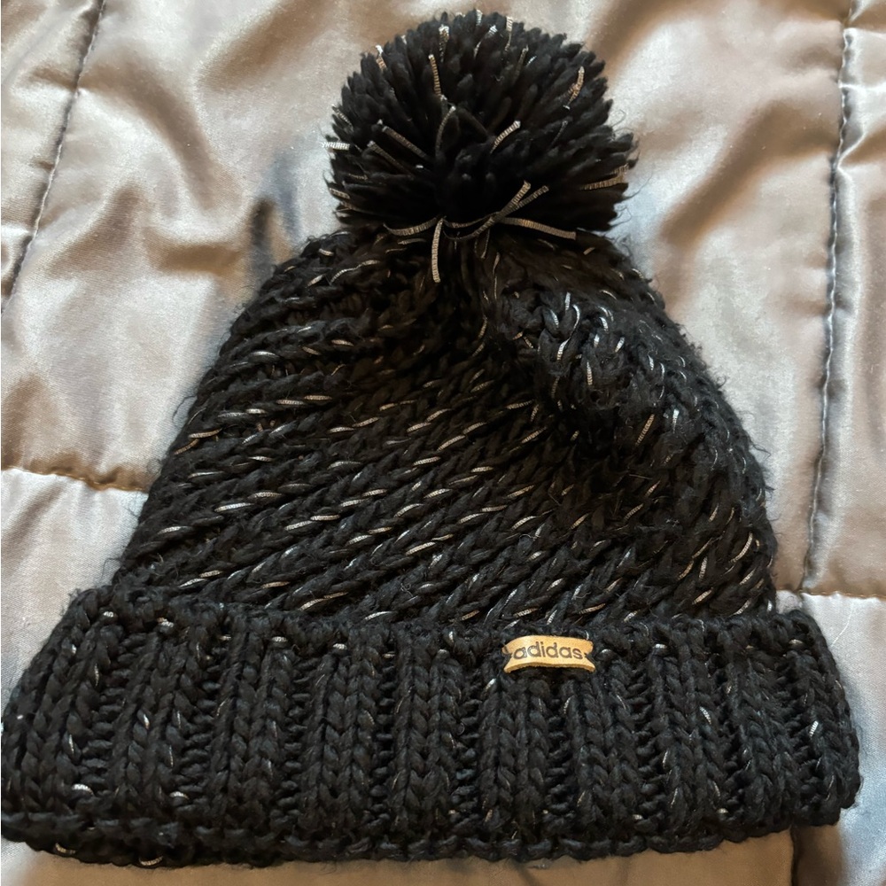 🚨🚨4/$20 Sale🚨🚨Adidas Black and Silver Knit Beanie